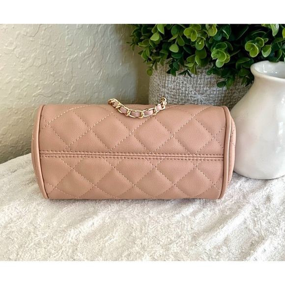 ALYSSA Quilted Barrel Bag - Picture 2 of 3